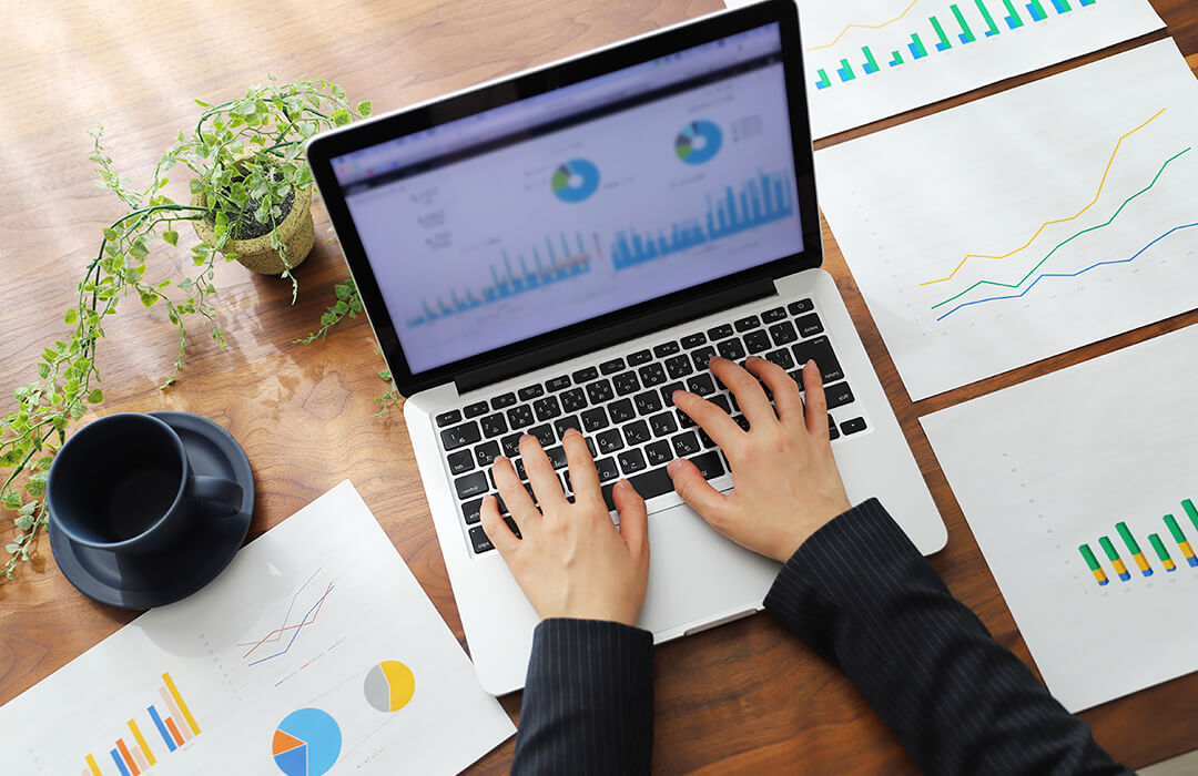 アンケート結果やその他データの基本的分析や多変量解析が可能